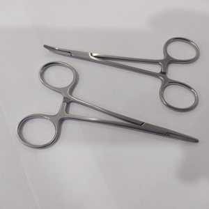 Pinzas Hemostáticas Curvas de Acero Inoxidable MEDIHEAL SURGICAL CORPORATION de 5 Pulgadas (12.5cm) con Puntas Serradas - Product Image 6