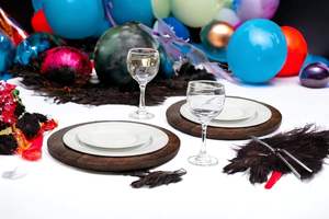 Assiette de service de mariage Art Déco en bois d'acacia écologique gravée à la main, compartimentée, de qualité supérieure, pour desserts - Product Image 4