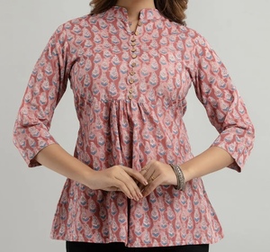 Vente Flash : Haut court tendance pour femme – Style estival ajusté et moulant, idéal pour un look décontracté, basique mais de haute qualité - Product Image 1