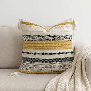 Cojín decorativo geométrico azul marino de 22 × 22 pulgadas, funda de cojín de algodón tejido estilo bohemio con patrón de rayas horizontales y esquinas con borlas - Product Image 4