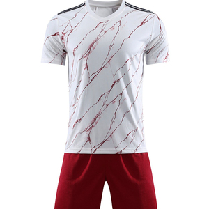 Uniforme de Fútbol Personalizable al por Mayor - Diseño de Mármol Rojo y Blanco Sublimado - Ropa Deportiva de Poliéster de Secado Rápido - Product Image 1