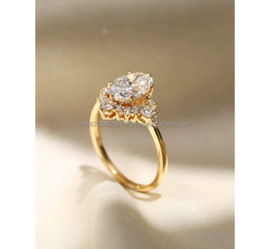 Anillo de Compromiso/Boda Unisex de Oro Amarillo de 14k, con Diamante de Corte Ovalado, Cultivado en Laboratorio por IGI, con Engaste a Tensión, Hecho a Mano, Estilo Vintage, Perfecto - Product Image 3