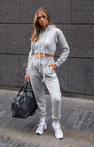 Conjunto de 2 piezas para mujer de alta demanda: Sudadera corta gris y pantalón jogger de forro polar, chándal de cintura alta a juego - Product Image 5