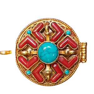 Colgante Religioso Tibetano Budista Hecho a Mano para Niños, de Piedra Natural Chapada en Oro de 0.5m, Marca Asthamangal, Hecho a Mano en Nepal - Product Image 5