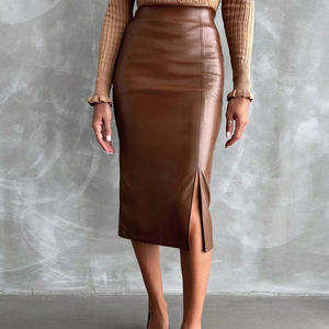 Falda elegante ajustada de color marrón oscuro para mujer, falda corta de piel sintética 471 - Product Image 1