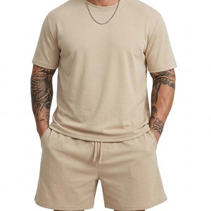 Ensemble T-shirt et short deux pièces pour homme avec logo personnalisé, en coton oversize, style streetwear décontracté, fournisseur en gros - Product Image 2