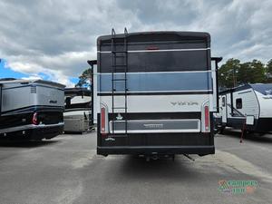 Autocaravana de lujo Winnebago Vista 33K de alta calidad, recién llegada, impecable y lista para la venta - Product Image 4