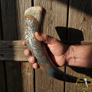 Cuerno Vikingo de Lobo - Cuerno para Beber con Nudos Celticos Hechos a Mano - Product Image 5