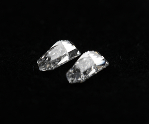 Par de Diamantes Cultivados en Laboratorio con Corte Escudo de 1.50 Ct, EF VVS-VS, Certificados por IGI, Corte Único de Alta Calidad, Modelo OM GEMS OM82122 - Product Image 4