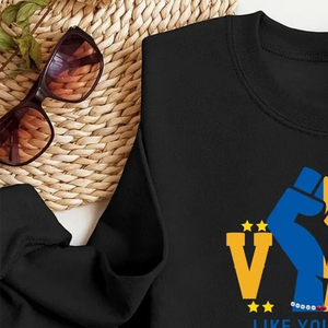 Sudadera personalizada VOTE negra para mujer, con estampado gráfico de la hermandad griega Sigma Gamma Rho, cuello redondo, estilo casual, de forro polar. - Product Image 6