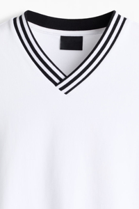 Camiseta de Hombre Oversize con Cuello en V, Algodón Premium, Estilo Casual, con Logo Personalizado, Ajuste Holgado, Top de Algodón Estilo Urbano - Product Image 5
