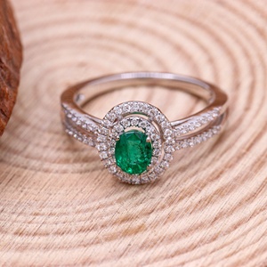 Anillo de Oro Blanco Sólido de 18K con Esmeralda Ovalada Natural y Doble Halo, Joyería Fina, Memoria Jewels, Venta al Por Mayor - Product Image 3