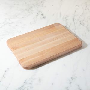 Planche à découper en bois artisanale de designer avec plateau rectangulaire, finition lisse et bords arrondis - Product Image 1