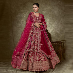 Ensemble Lehenga Choli en velours de créateur, longueur ras du sol, richement orné |   Robe de soirée pour femme, sans plis, séchage rapide, pour mariage et Diwali - Product Image 1
