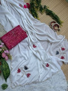 Sari en coton blanc et rose avec chemisier à pois roses, tenue ethnique indienne traditionnelle - Product Image 1