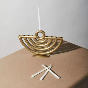 Candelabro Minimalista de Metal Dorado en Forma de Arco, Decoración de Hanukkah para Mesa, Adorno Moderno y Único para el Hogar - Product Image 1