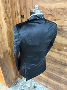 Costume de smoking noir brodé pour homme – Blazer de soirée, de mariage ou de bal, fait main, avec motif à sequins, veste et pantalon - Product Image 4