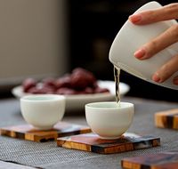 Meilleures ventes 2026 : Sous-verres faits main en bois et résine pour tasses et mugs, idéaux pour la cuisine, la table à manger et les tables à café et à thé