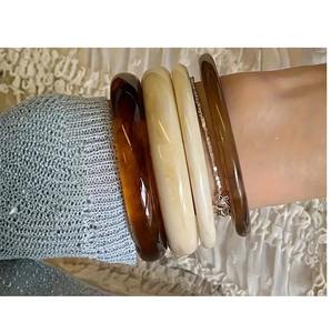 Bracelet en résine fait main, directement de l'usine, pour femmes et filles, parfait pour un usage quotidien, disponible à prix abordable. - Product Image 6