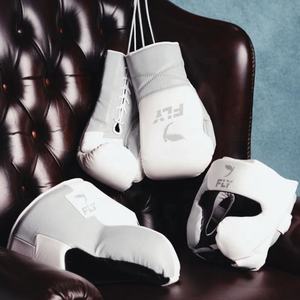 Ensemble d'entraînement de boxe FLY Bourgogne personnalisé avec logo, lanières, gants de combat Premium X Fly pour le kickboxing, le MMA et le Muay Thai - Product Image 5