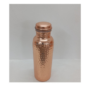 Bouteille d'eau authentique en cuivre pur avec finition polie et lisse et bouchon hermétique pour une utilisation quotidienne sécurisée de l'eau. - Product Image 4