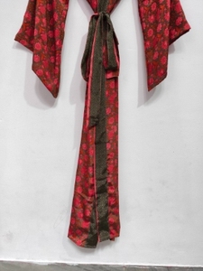Robe kimono de luxe en soie patchwork, cache-maillot de bain, tenue de nuit, longue robe, kimono indien vintage fait main en soie de sari recyclée - Product Image 5