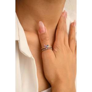 Anillo de Mariposa de Oro Amarillo de 14K con Múltiples Piedras Preciosas, Ajustable, con Engaste de Garras - Product Image 4