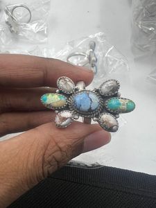 Anillo Vintage de Plata de Ley Hecho a Mano con Engaste de Bisel y Triple Turquesa, Estilo Navajo del Suroeste, Joyería para Regalo de Mujer - Product Image 1