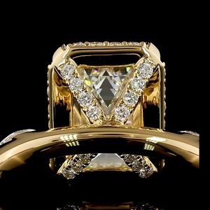 Bague de fiançailles en or massif avec diamant émeraude de 3 carats, halo caché, certifiée IGI, fournisseur de bijoux fins - Product Image 3