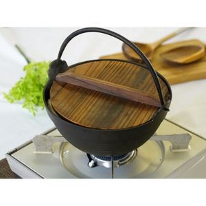 Hecho en Japón Olla de hierro fundido Mambu Tekki de dos manijas con tapa de madera natural Nambu Ironware Kappo Nabe Pot - Product Image 3
