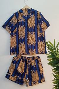 Ensemble de pyjamas assortis pour la famille à imprimé tigre |   Chemise et short à manches courtes à imprimé animal bleu |   Ensemble coordonné été pour couples et enfants. - Product Image 3