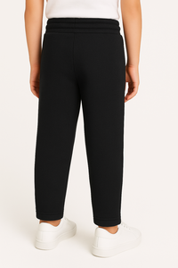 Pantalon de survêtement pour enfants – Tissu extensible doux et confortable avec taille réglable par cordon de serrage, coupe ajustée pour une liberté de mouvement facile - Product Image 2