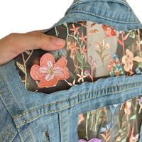 Chaquetas de mezclilla góticas de algodón transpirable con relieve para mujer OEM 2026, con botones, estilo urbano ecológico, fabricadas en Pakistán