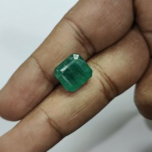 Émeraude octogonale verte de 8,10 carats provenant de Zambie, pierre précieuse non montée - Product Image 1