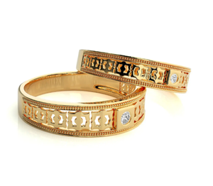 แหวนคู่ลายคลื่นประดับเพชรซิคอนทรงกลม ตัวเรือนเงินแท้ 925 ชุบทองคำขาว - Product Image 1
