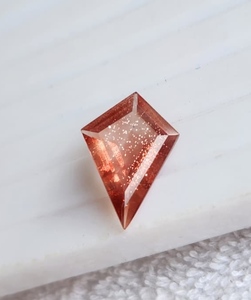Pierre de soleil d'Oregon rouge cuivré de qualité supérieure naturelle, pierres précieuses facettées non montées pour la fabrication de bijoux, disponible au prix de gros. - Product Image 3