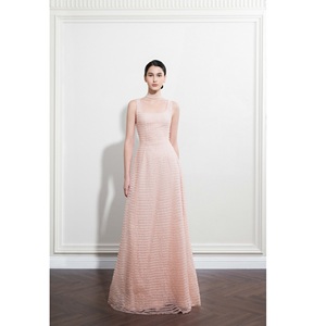 เดรสพร้อมส่งสำหรับผู้หญิง สไตล์ลำลอง ALESSIA LAYERING EMB DRESS ผ้าคอร์ดลายควิลท์ ทรงเอไลน์ ยาวแบบแม็กซี่ สายคล้องไหล่ ดีไซน์หรูหรา - Product Image 6