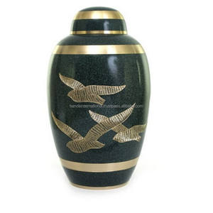 Urnes funéraires en laiton à dôme supérieur de haute qualité avec conception de fleurs urnes funéraires en métal fini brun pour cendres humaines - Product Image 4