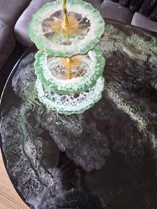 Soporte de Resina Hecho a Mano de Tres Niveles, Verde Dorado, para Servir y Exhibir - Product Image 5