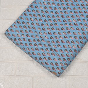 Tela de Algodón Ecológica Ignífuga con Estampado a Mano Estilo Kalamkari, Diseño de Hojas Azules Cielo Indias, Hecha a Mano para Prendas y Decoración del Hogar - Product Image 3