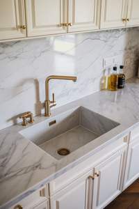 Encimera Moderna de Superficie Sólida de Mármol Blanco Calacatta para Isla de Cocina, Ideal para Uso en Hoteles - Product Image 2