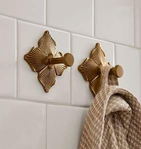 Crochet mural en aluminium moulé de qualité supérieure pour suspendre des serviettes dans la salle de bain, offrant une résistance à la corrosion et un style moderne - Product Image 4