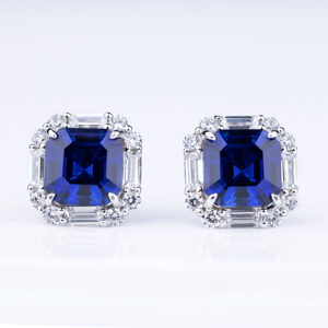 Boucles d'oreilles clous en pierre précieuse bleu royal taille émeraude avec halo de cristaux, plaqué argent, élégantes pour mariage et soirée, coffret cadeau de bijoux - Product Image 3