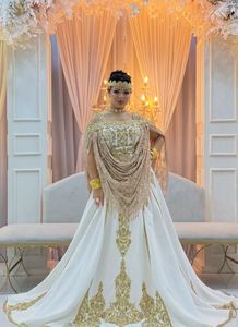 ชุดเฟอร์กานีสีขาวสวยงาม ปักมือด้วยดิ้นทอง งานแต่งงานแบบดั้งเดิม ชุดเฟอร์กานีสำหรับผู้หญิง ความยาวระดับพื้น ทรงปกติ ผ้าเครปทรงกล้วย - Product Image 2