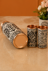 Ensemble élégant de bouteille d'eau et de gobelet en cuivre noir à motifs floraux, bouteille en cuivre imprimée monochrome de qualité supérieure avec gobelets assortis, fabriqués à la main - Product Image 6
