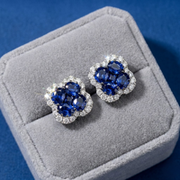 Anting-Anting Huggie Bentuk Bunga Perhiasan Safir Biru Halus Berlian Alami 100% Emas Mawar 18K Cerdas Gaya Terbaru untuk Wanita