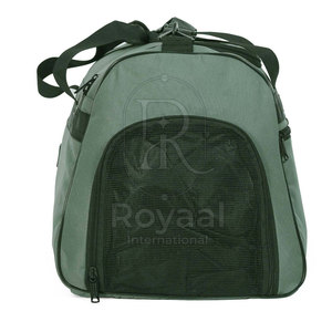 Sacs de sport imperméables personnalisés avec logo, fabriqués au Pakistan, en nylon de qualité supérieure, avec fermeture éclair, pour la gym, en vente. - Product Image 2