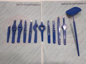 Pince à épiler sourcils personnalisée avec revêtement coloré, logo sur mesure, en acier inoxydable, pour poils incarnés, avec ciseaux à ressort - Product Image 4