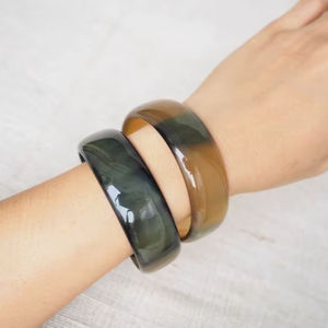 Cadre photo en os de buffle poli, artisanal, durable, moderne, bijoux HF Industries pour femmes à prix avantageux - Product Image 1