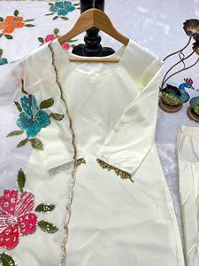 Élégante Robe FARSI SALVER Crème avec Broderie Florale, Coupe Ample, Longueur au Sol, Tenue Décontractée Traditionnelle Indienne pour Femme en Rayonne - Product Image 5